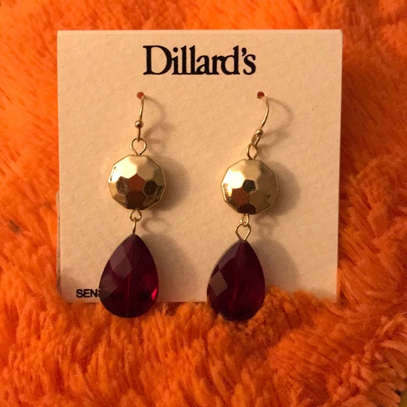 SOLD/Gorgeous Gold & Ruby Tone Earrings⭐️ - Picture 2 of 4